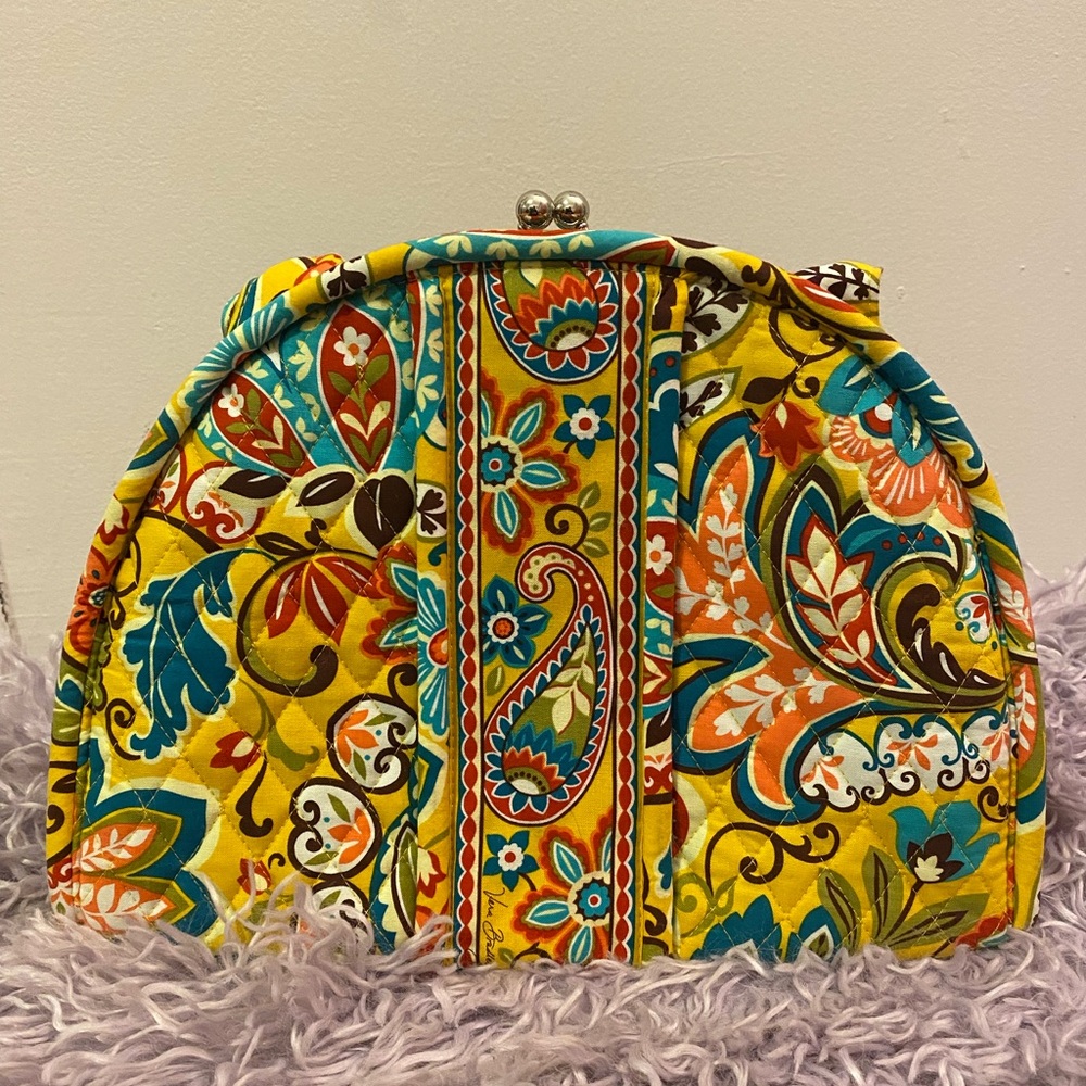 Vera Bradley Eloise Magnetic clasp